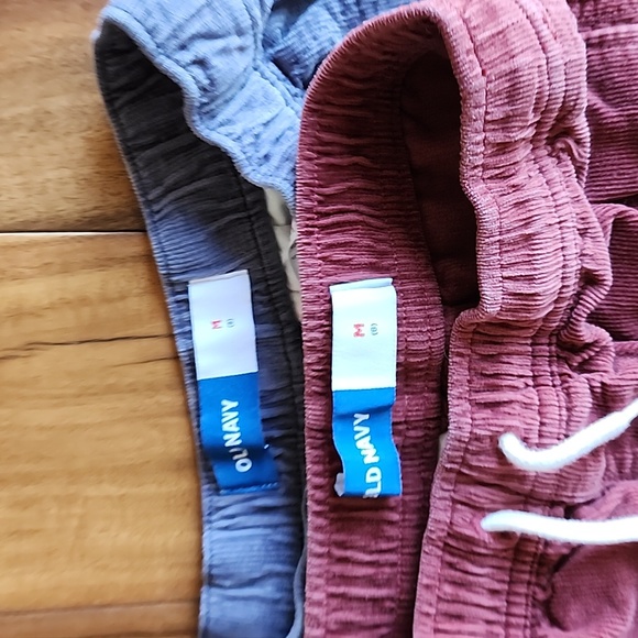 Lot of 2 Pairs Old Navy Corduroy shorts red and blue - Picture 3 of 3